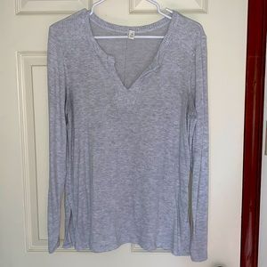 Light sweater long sleeve shirt